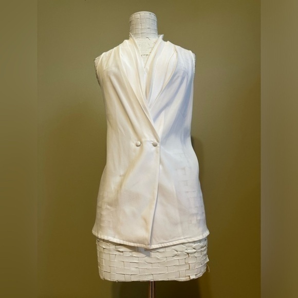 Braemar by Jeremy Scott -Vintage sleeveless white blouse with covered buttons - Picture 3 of 10